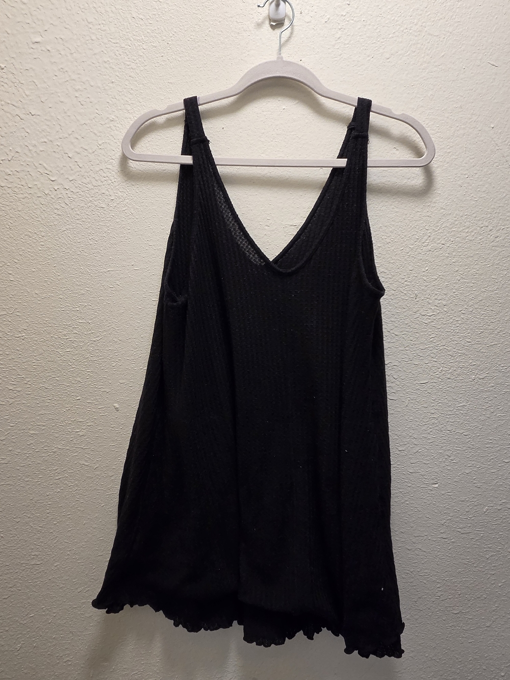 NATURAL LIFE Black Ribbed V-Neck Beach Pool Dress with Ruffled Hem